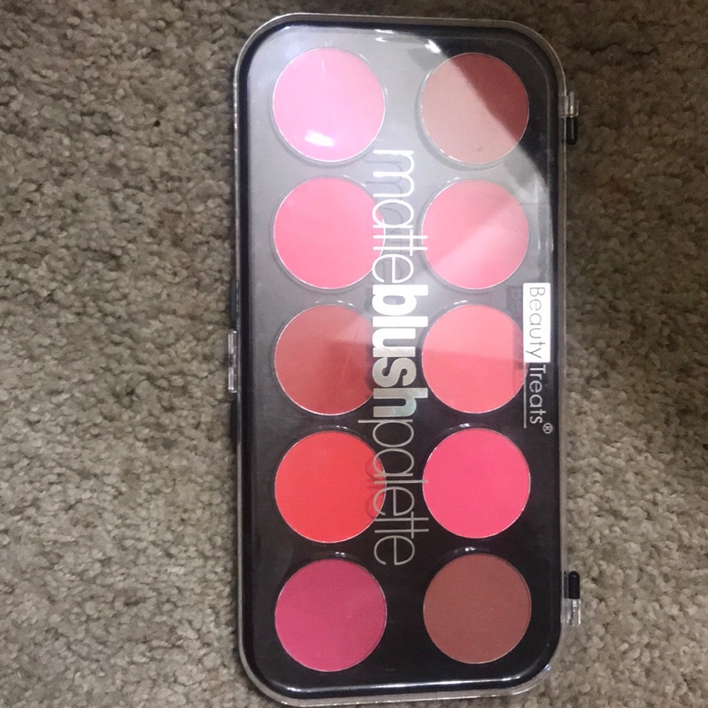 Matte blush pallete